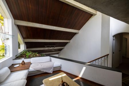 Casa de condomínio para alugar com 330m², 4 quartos e 4 vagasHall 