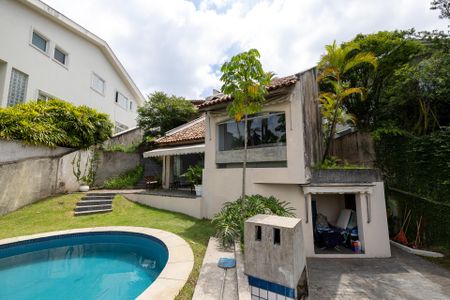 Casa de condomínio para alugar com 330m², 4 quartos e 4 vagasQuintal