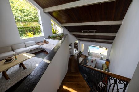 Casa de condomínio para alugar com 330m², 4 quartos e 4 vagasAcesso interno