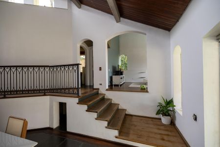 Casa de condomínio para alugar com 330m², 4 quartos e 4 vagasSala
