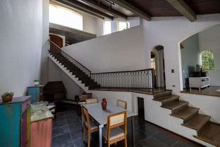 Casa de condomínio para alugar com 330m², 4 quartos e 4 vagasSala