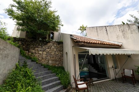 Casa de condomínio para alugar com 330m², 4 quartos e 4 vagasQuintal
