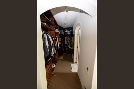 Casa de condomínio para alugar com 330m², 4 quartos e 4 vagasCloset