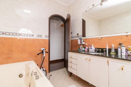 Casa à venda com 315m², 4 quartos e 4 vagasBanheiro da Suíte 3