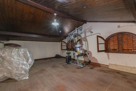 Casa à venda com 315m², 4 quartos e 4 vagasSótão