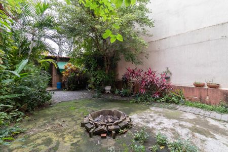 Casa à venda com 315m², 4 quartos e 4 vagasQuintal