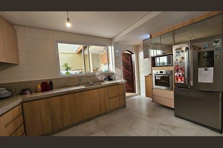 Casa à venda com 3 quartos, 217m² em Vila Picinin, São Paulo