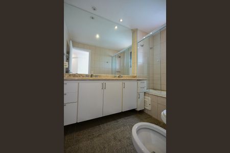 Apartamento para alugar com 160m², 3 quartos e 4 vagasBanheiro Suíte 3