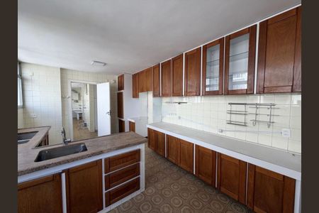 Apartamento à venda com 240m², 4 quartos e 2 vagas
