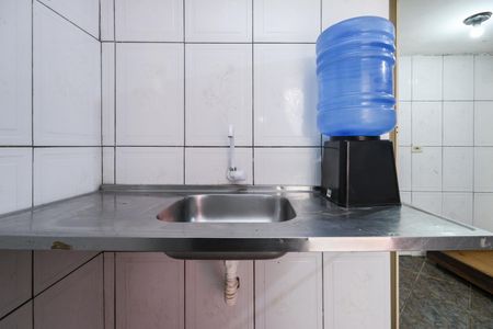 Cozinha de casa para alugar com 1 quarto, 28m² em Jardim Sao Salvador, Taboão da Serra