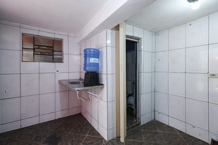 Cozinha de casa para alugar com 1 quarto, 28m² em Jardim Sao Salvador, Taboão da Serra