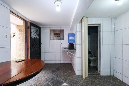 Cozinha de casa para alugar com 1 quarto, 28m² em Jardim Sao Salvador, Taboão da Serra