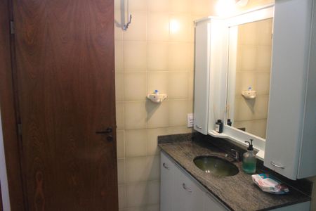 Casa à venda com 299m², 3 quartos e 4 vagasBanheiro 2