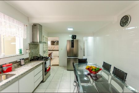 Casa à venda com 230m², 3 quartos e 4 vagas Casa à venda com 230m², 3 quartos e 4 vagasCozinha