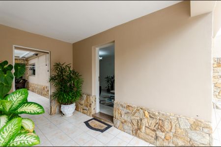 Casa à venda com 230m², 3 quartos e 4 vagas Casa à venda com 230m², 3 quartos e 4 vagasCorredor externo