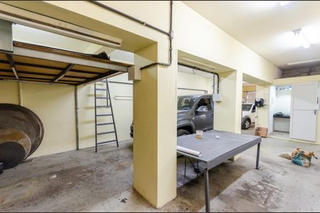 Casa à venda com 230m², 3 quartos e 4 vagas Casa à venda com 230m², 3 quartos e 4 vagasGaragem