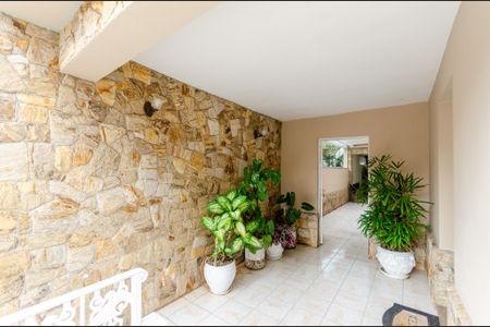 Casa à venda com 230m², 3 quartos e 4 vagas Casa à venda com 230m², 3 quartos e 4 vagasCorredor externo