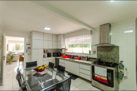 Casa à venda com 230m², 3 quartos e 4 vagas Casa à venda com 230m², 3 quartos e 4 vagasCozinha
