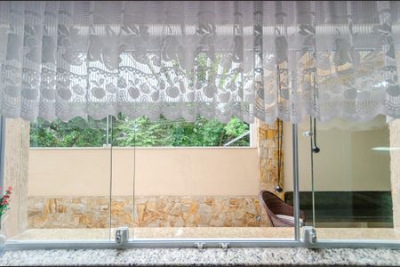 Casa à venda com 230m², 3 quartos e 4 vagas Casa à venda com 230m², 3 quartos e 4 vagasCozinha - Janela