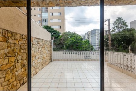 Casa à venda com 230m², 3 quartos e 4 vagas Casa à venda com 230m², 3 quartos e 4 vagasSala - Janela