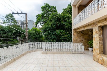 Casa à venda com 230m², 3 quartos e 4 vagas Casa à venda com 230m², 3 quartos e 4 vagasSacada