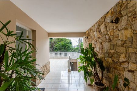 Casa à venda com 230m², 3 quartos e 4 vagas Casa à venda com 230m², 3 quartos e 4 vagasCorredor externo