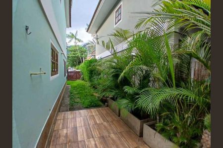 Casa de condomínio à venda com 107m², 3 quartos e 1 vaga