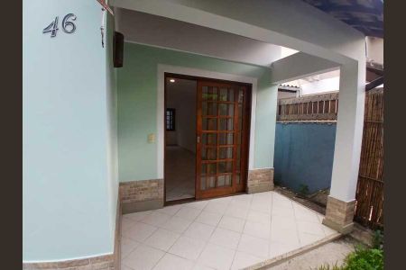 Casa de condomínio à venda com 107m², 3 quartos e 1 vaga