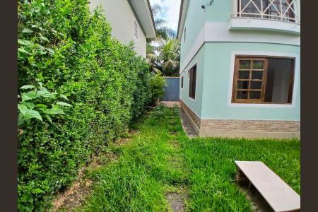 Casa de condomínio à venda com 107m², 3 quartos e 1 vaga