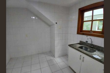 Casa de condomínio à venda com 107m², 3 quartos e 1 vaga