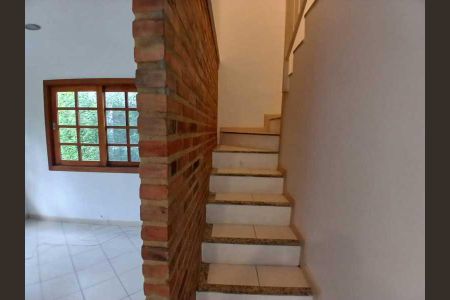 Casa de condomínio à venda com 107m², 3 quartos e 1 vaga