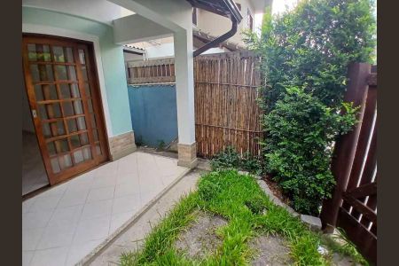 Casa de condomínio à venda com 107m², 3 quartos e 1 vaga