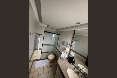 Banheiro de apartamento para alugar com 1 quarto, 40m² em Setor Oeste, Goiânia
