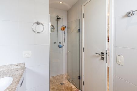 Apartamento à venda com 206m², 3 quartos e 4 vagas Apartamento à venda com 206m², 3 quartos e 4 vagasQuarto 2 - Banheiro da Suite