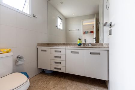 Apartamento à venda com 206m², 3 quartos e 4 vagas Apartamento à venda com 206m², 3 quartos e 4 vagasQuarto 2 - Banheiro da Suite