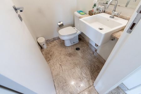 Apartamento à venda com 206m², 3 quartos e 4 vagas Apartamento à venda com 206m², 3 quartos e 4 vagasLavabo