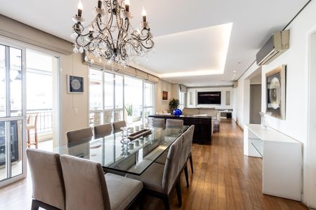 Apartamento à venda com 206m², 3 quartos e 4 vagas Apartamento à venda com 206m², 3 quartos e 4 vagasSala