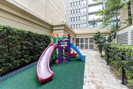 Apartamento à venda com 206m², 3 quartos e 4 vagas Apartamento à venda com 206m², 3 quartos e 4 vagasPlayground