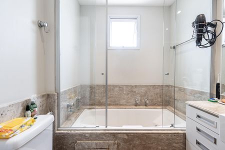 Apartamento à venda com 206m², 3 quartos e 4 vagas Apartamento à venda com 206m², 3 quartos e 4 vagasQuarto 1 - Suite Master - Banheiro