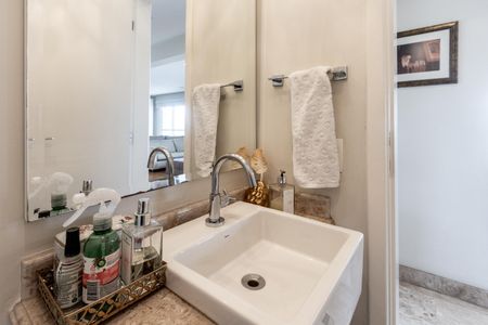 Apartamento à venda com 206m², 3 quartos e 4 vagas Apartamento à venda com 206m², 3 quartos e 4 vagasLavabo