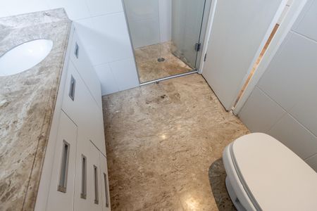 Apartamento à venda com 206m², 3 quartos e 4 vagas Apartamento à venda com 206m², 3 quartos e 4 vagasQuarto 2 - Banheiro da Suite