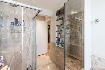 Apartamento à venda com 206m², 3 quartos e 4 vagas Apartamento à venda com 206m², 3 quartos e 4 vagasQuarto 1 - Suite Master - Banheiro