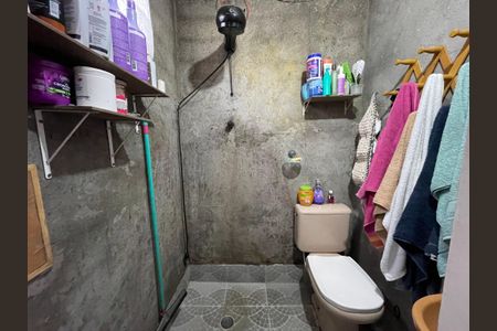 Casa à venda com 186m², 4 quartos e 3 vagas Casa à venda com 186m², 4 quartos e 3 vagasBanheiro da casa 2