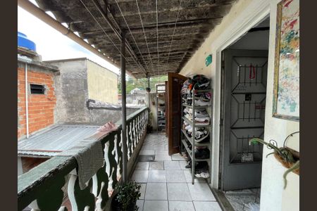 Casa à venda com 186m², 4 quartos e 3 vagas Casa à venda com 186m², 4 quartos e 3 vagasVaranda