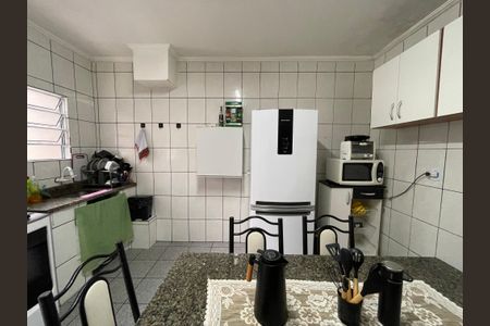Casa à venda com 186m², 4 quartos e 3 vagas Casa à venda com 186m², 4 quartos e 3 vagasCozinha da casa 1