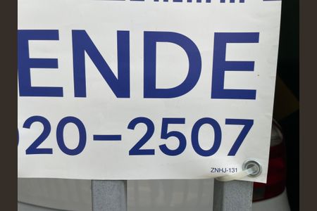 Casa à venda com 186m², 4 quartos e 3 vagas Casa à venda com 186m², 4 quartos e 3 vagasPlaca ZNHJ-131