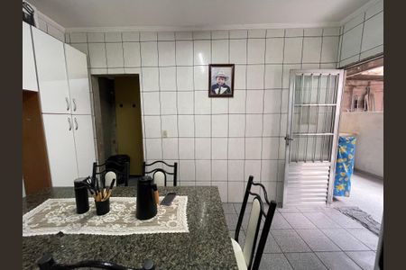 Casa à venda com 186m², 4 quartos e 3 vagas Casa à venda com 186m², 4 quartos e 3 vagasCozinha da casa 1