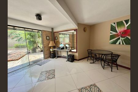 Casa à venda com 5 quartos, 349m² em Itaipu, Niterói