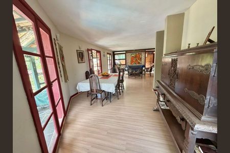 Casa à venda com 5 quartos, 349m² em Itaipu, Niterói