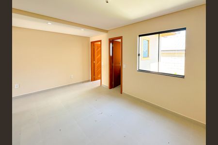 Casa para alugar com 102m², 2 quartos e 2 vagasSala